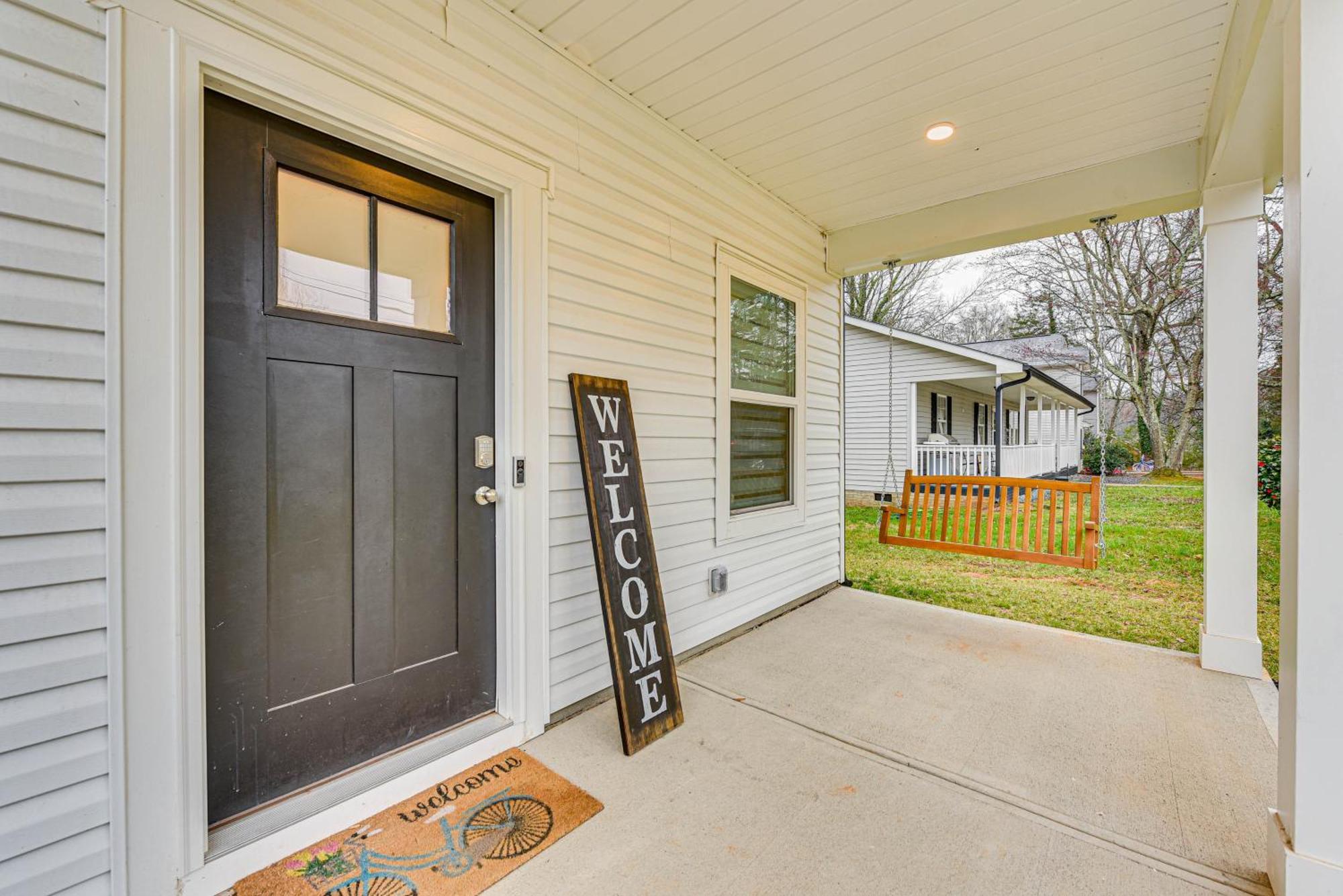Family-friendly About 5 Mi To Unc Charlotte! Holiday home *